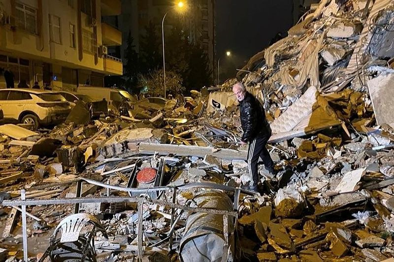 ▲土耳其6日發生芮氏規模7.8的強震，並波及鄰近國家，死傷恐高達千人。（圖／美聯社／達志影像）