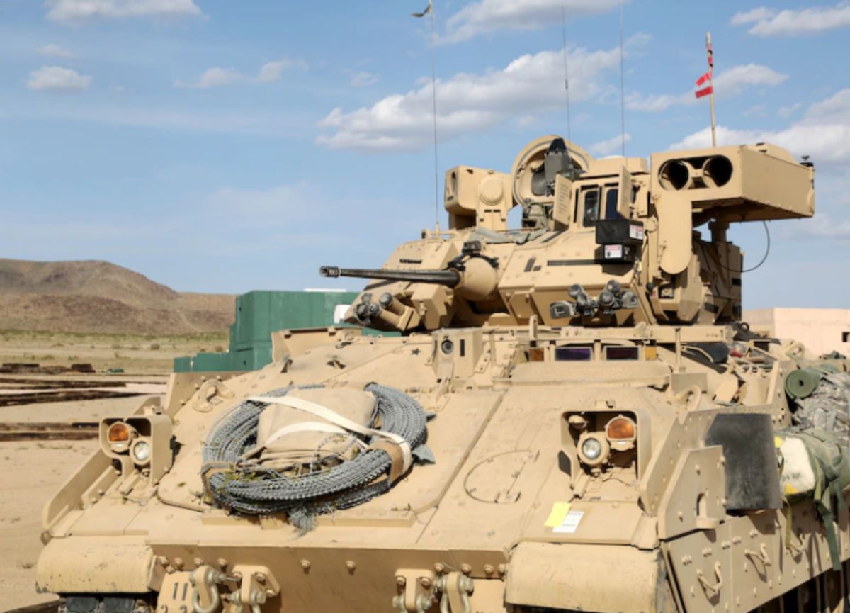 ▲新一波美國援助烏克蘭的軍備為M2步兵戰鬥車，與M1主戰車在火力與裝甲力上有極大差別。（圖／美國國防部）