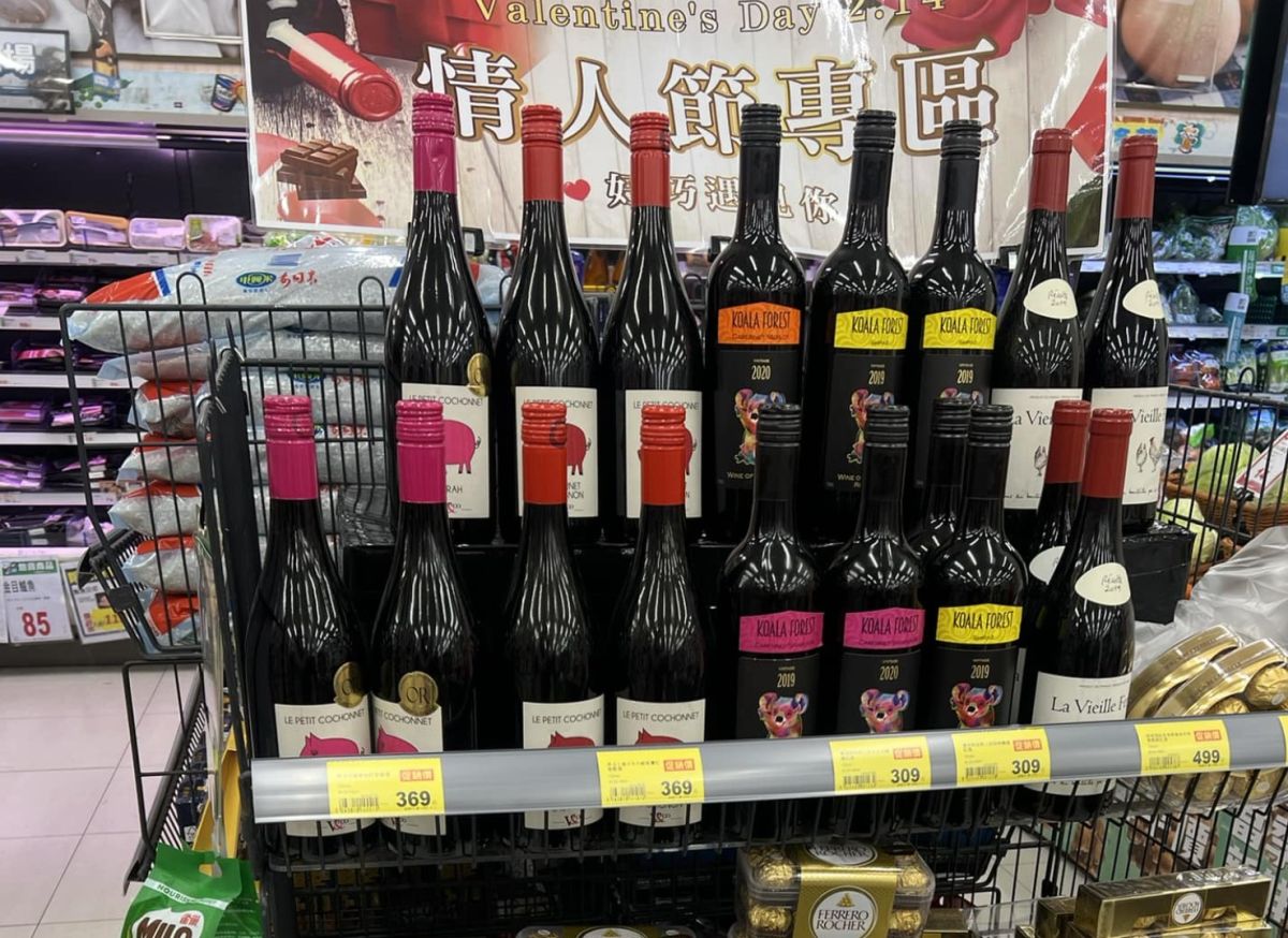 ▲元宵節過完後即將迎來情人節，不少商場、超市又開始推薦「情人節專區」。（圖/路上觀察學院）
