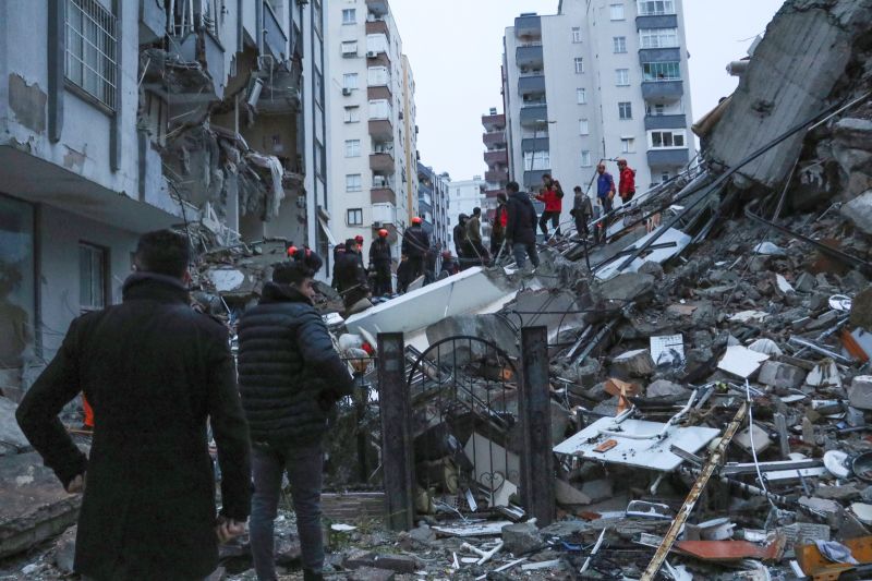 ▲土耳其規模7.8的強震死傷慘重，連鄰近的敘利亞也遭殃。（圖／美聯社／達志影像）