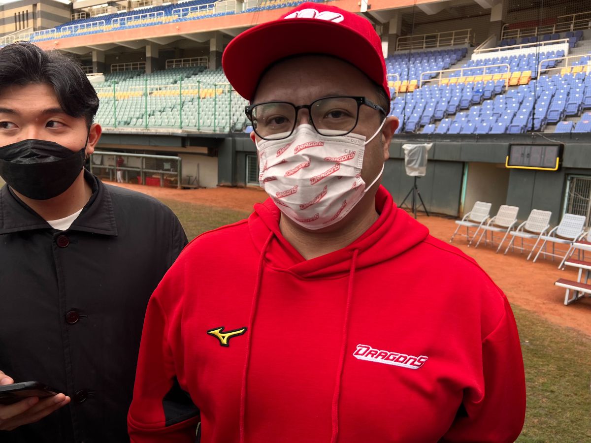 ▲味全龍領隊丁仲緯(圖/記者簡名杉攝)