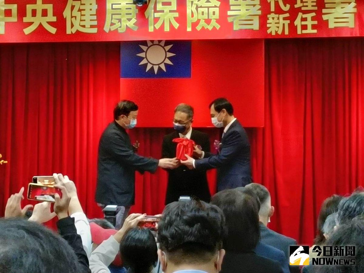 ▲健保署長交接布達典禮今（6）日舉行，衛福部長薛瑞元期望，新任健保署長石崇良上任後持續精進資安等問題。（圖／記者許若茵攝，2023.02.06）