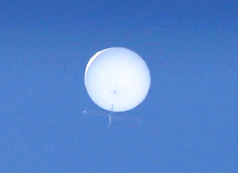 ▲民眾日前在日本上空目擊到氣球形狀的飛行物體，日本防衛省14日晚間宣布，強烈推定是中國施放的無人偵察用氣球。資料照。（圖／美聯社／達志影像）