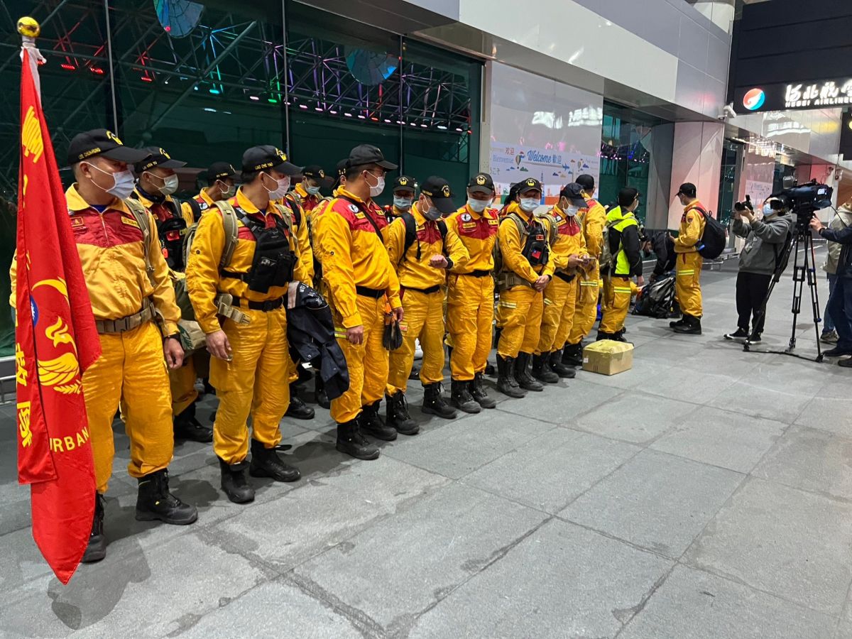 ▲土耳其東南部靠近敘利亞地區今天發生芮氏規模7.8強震，逾1200人喪生，因此台灣第一批搜救隊今晚便搭機前往救災。(圖／北市府提供)