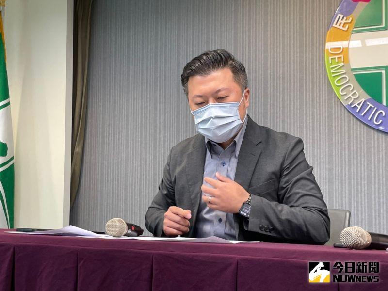 ▲張志豪說，蔡培慧跟林明溱的專業度與認真度，從兩人當立委的狀況比一比就知道了。（圖／記者黃宣尹攝）