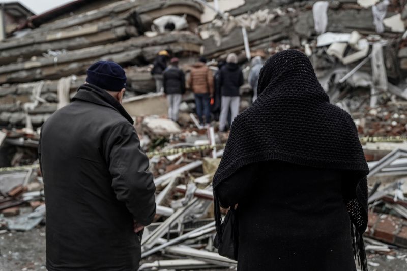 ▲土耳其與敘利亞發生強震，但當地救援難度高，稍早累積罹難人數超過五千人。（圖／美聯社／達志影像）