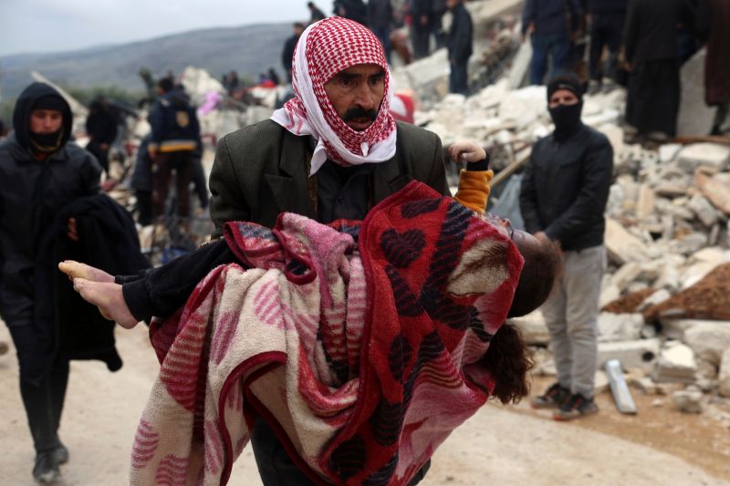 ▲鄰敘利亞邊界的土耳其東南部爆規模7.8強震，敘國有超過1200人喪命，數百萬人等待援助。（圖／美聯社／達志影像）