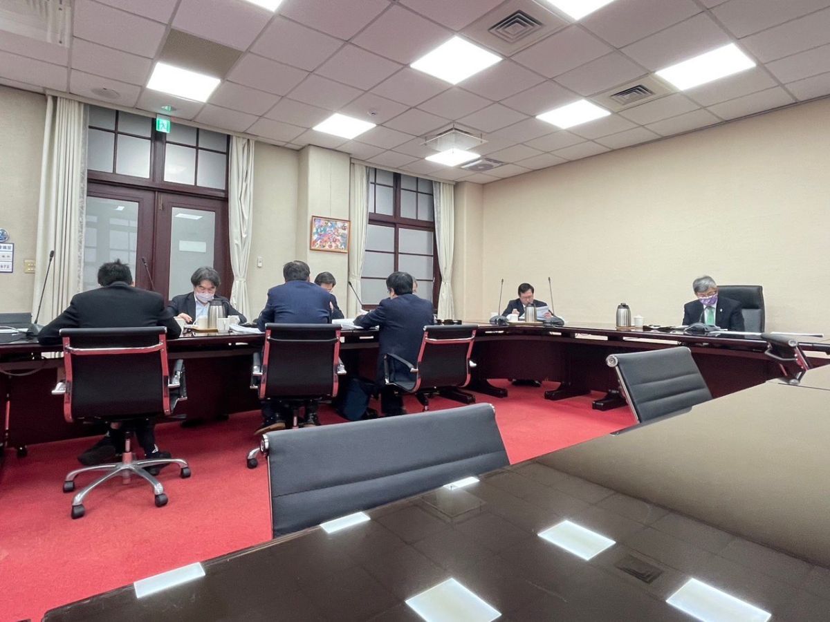 ▲陳建仁今日上午主持擴大防疫會議，指示要加強脆弱族群、年長者疫苗施打比率，務必積極研擬與地方合作措施。（圖／行政院提供）