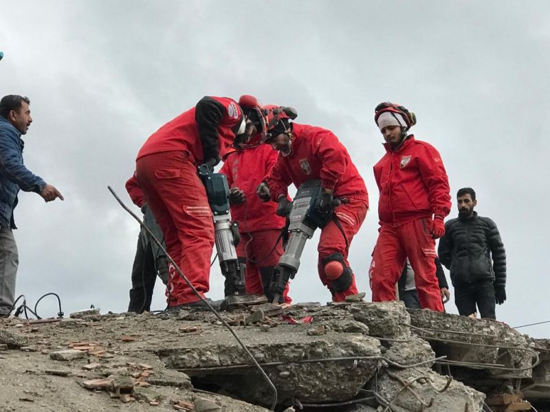 ▲曾在台灣921大地震率先來台救助的土耳其志工團體搜救協會（AKUT Association），近日正在當地進行現場救援。（圖／翻攝自AKUT推特）