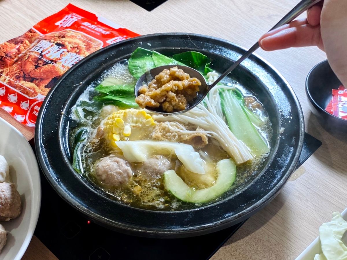 ▲石研室歡慶母親節，「幾人送幾份」100克肉肉。而築間中壢一號社宅店慶開幕，免費送肉品海鮮「9選1」電子優惠券。（圖／記者蕭涵云攝）