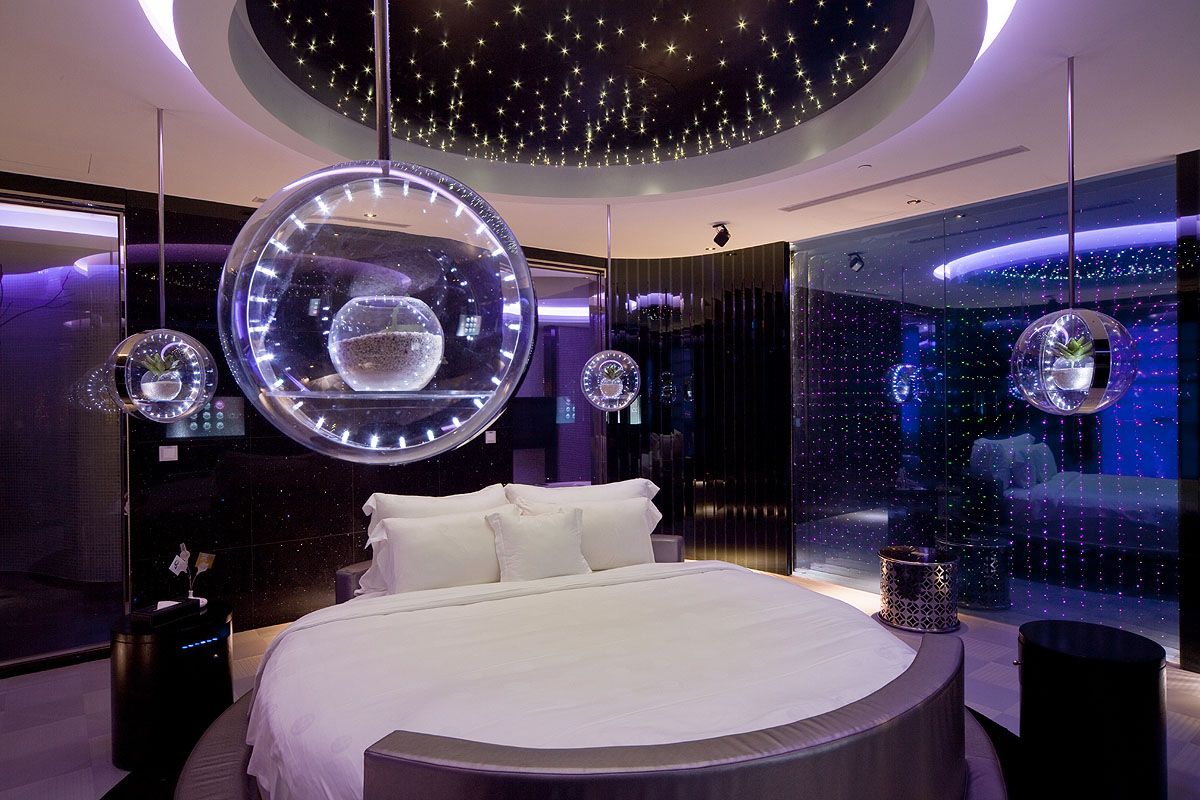 ▲台北市內有不少間汽車旅館主打高級享受，價位還比高級飯店便宜許多，更有KTV包廂等選擇，讓你在房間內就能享受休閒設施還極具隱密性。圖為薇閣精品旅館。（圖／翻攝自薇閣官網）