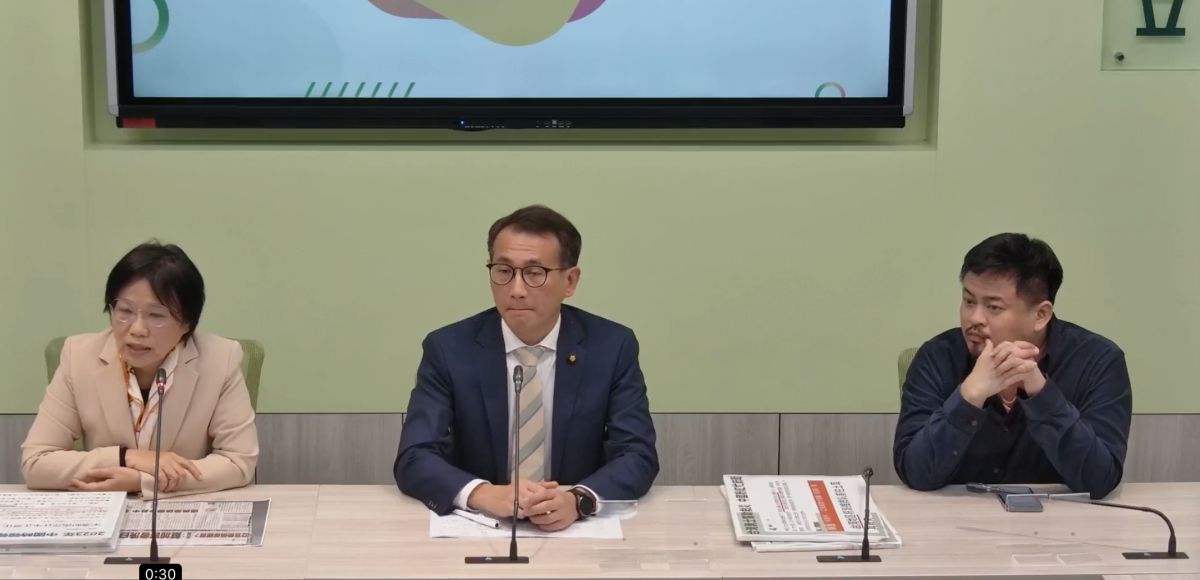 ▲綠決議台南正副議長停權處分，國民黨認為懲處過輕，民進黨立院黨團回應，對比民進黨處理相關問題，國民黨則回頭擁抱黑金鍾東錦。（圖／翻攝自民進黨立法院黨團臉書）