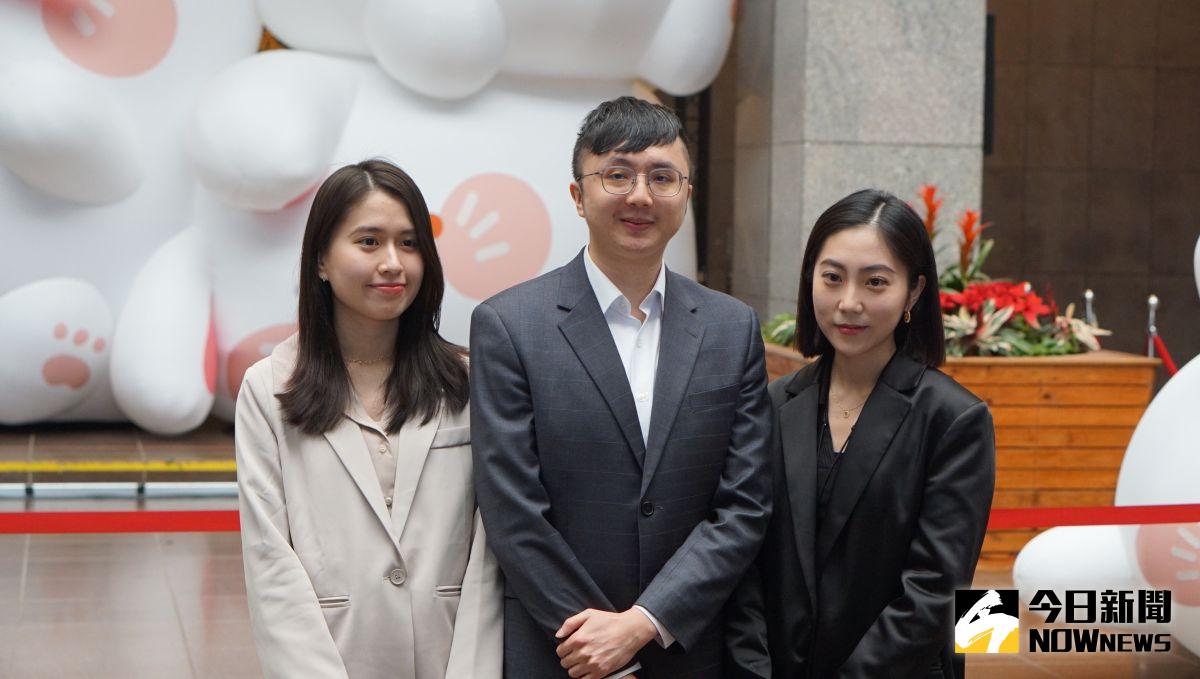 ▲台北市政府新增3位副發言人蔡畹鎣（音同容）、徐政璿（中）、蕭羽耘（左）。（圖／記者呂炯昌攝，2023.02.09）