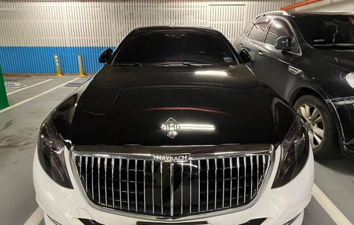 ▲有民眾目睹一輛賓士車，但車頭立著神似「粽子的Logo標誌」，讓他感到相當困惑。（圖／《爆廢公社二館》）