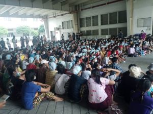 ▲緬甸籍員工因不堪低薪，而發起罷工。（圖／清潔成衣運動東亞聯盟）