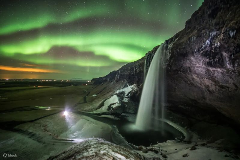 ▲許多網友紛紛表示絕對要趁今年連假實現夢想，到冰島看極光、泡藍湖溫泉。（圖／業者提供）