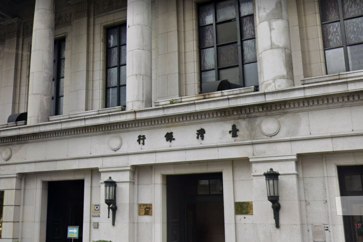 ▲想捧「金融鐵飯碗」的人看過來，國營金融機構台灣銀行將徵才400人，依招募類別起薪38K到59K，年薪最高更上看百萬元。（示意圖／翻攝自Google Map）