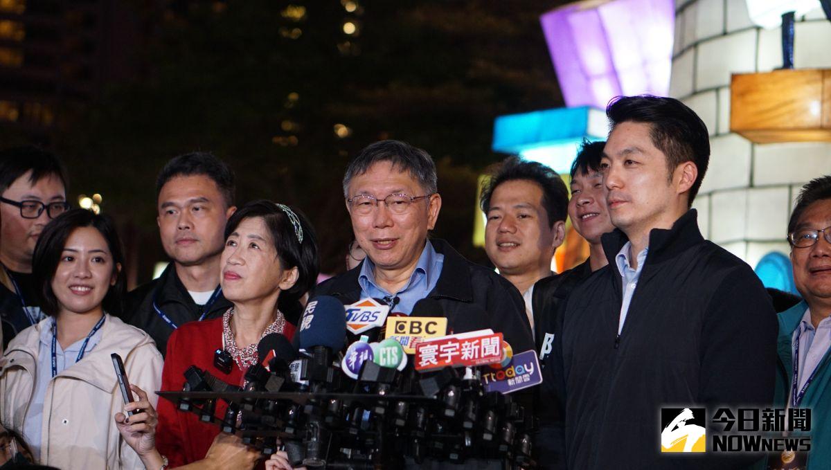 ▲前台北市長柯文哲率領前團隊參觀燈會前，與北市長蔣萬安一同接受聯訪。（圖／記者呂炯昌攝，2023.02.09）