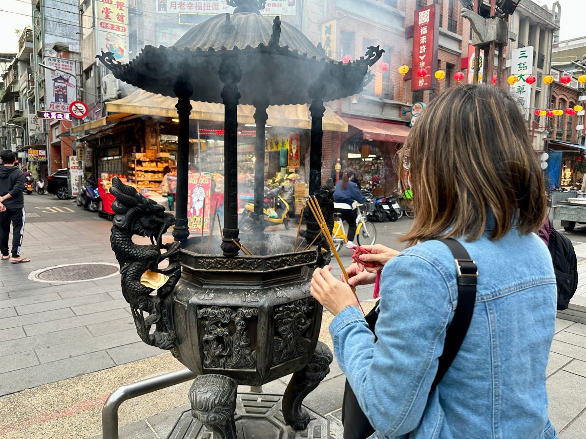 ▲2023年七夕是8月22日，民間習俗會在這天拜月老、求姻緣，命理專家分享關於七夕的禁忌提醒。（示意圖／記者周淑萍攝）