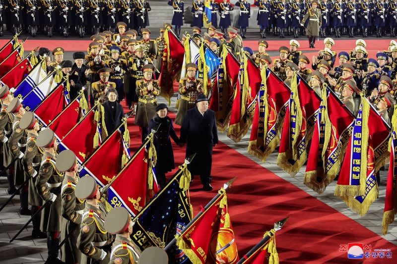 ▲金正恩與妻女一起出席閱兵。(圖/美聯社/達志影像)