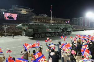 ▲北韓閱兵，外界高度關注被展示的武器。（圖／美聯社／達志影像）