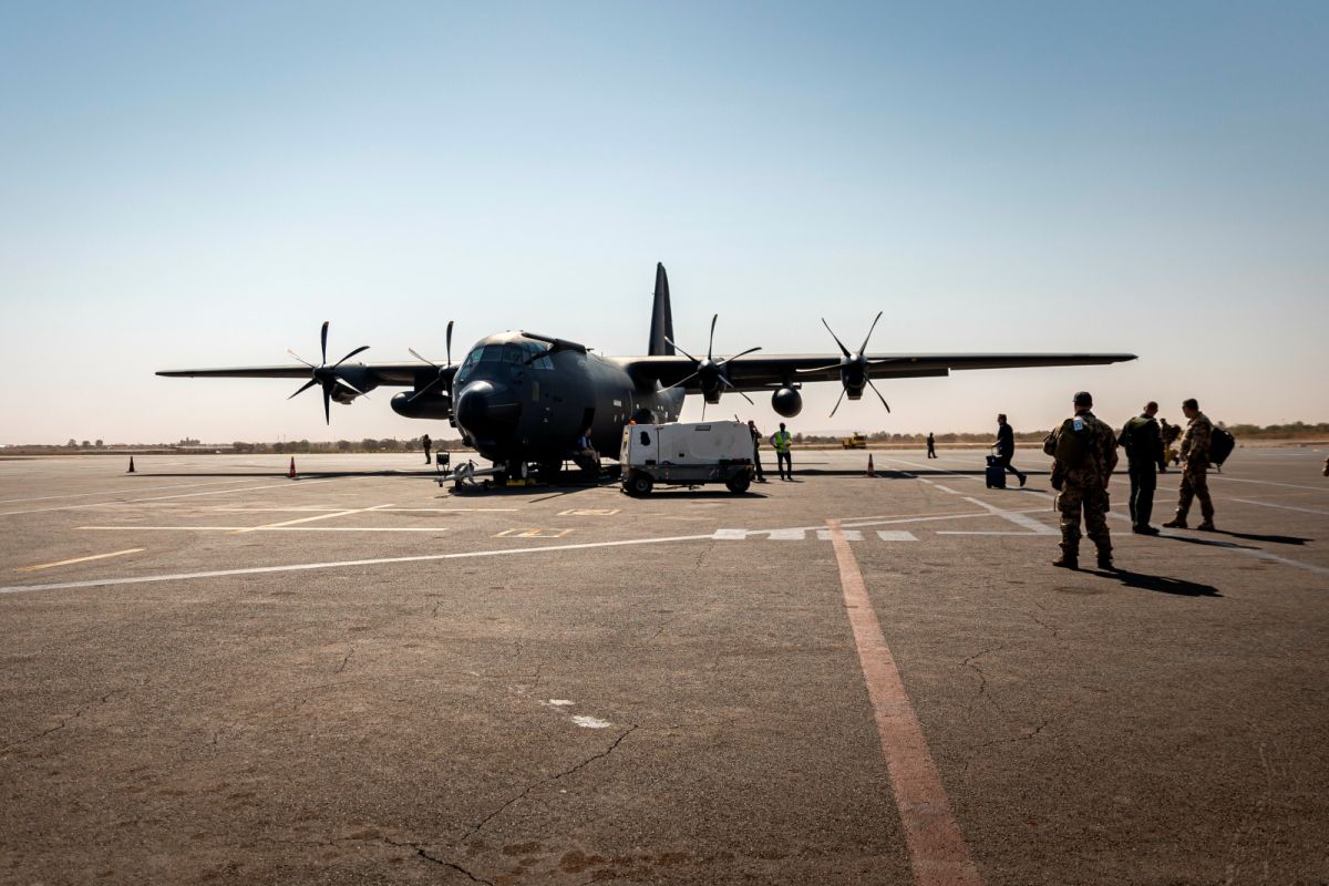▲英國國防部宣布，近日將出動一架C-130力士型運輸機（C-130 Hercules），載運野戰醫院設備和重症加護團隊前往遭遇強震的土耳其。資料照。（圖／美聯社／達志影像）