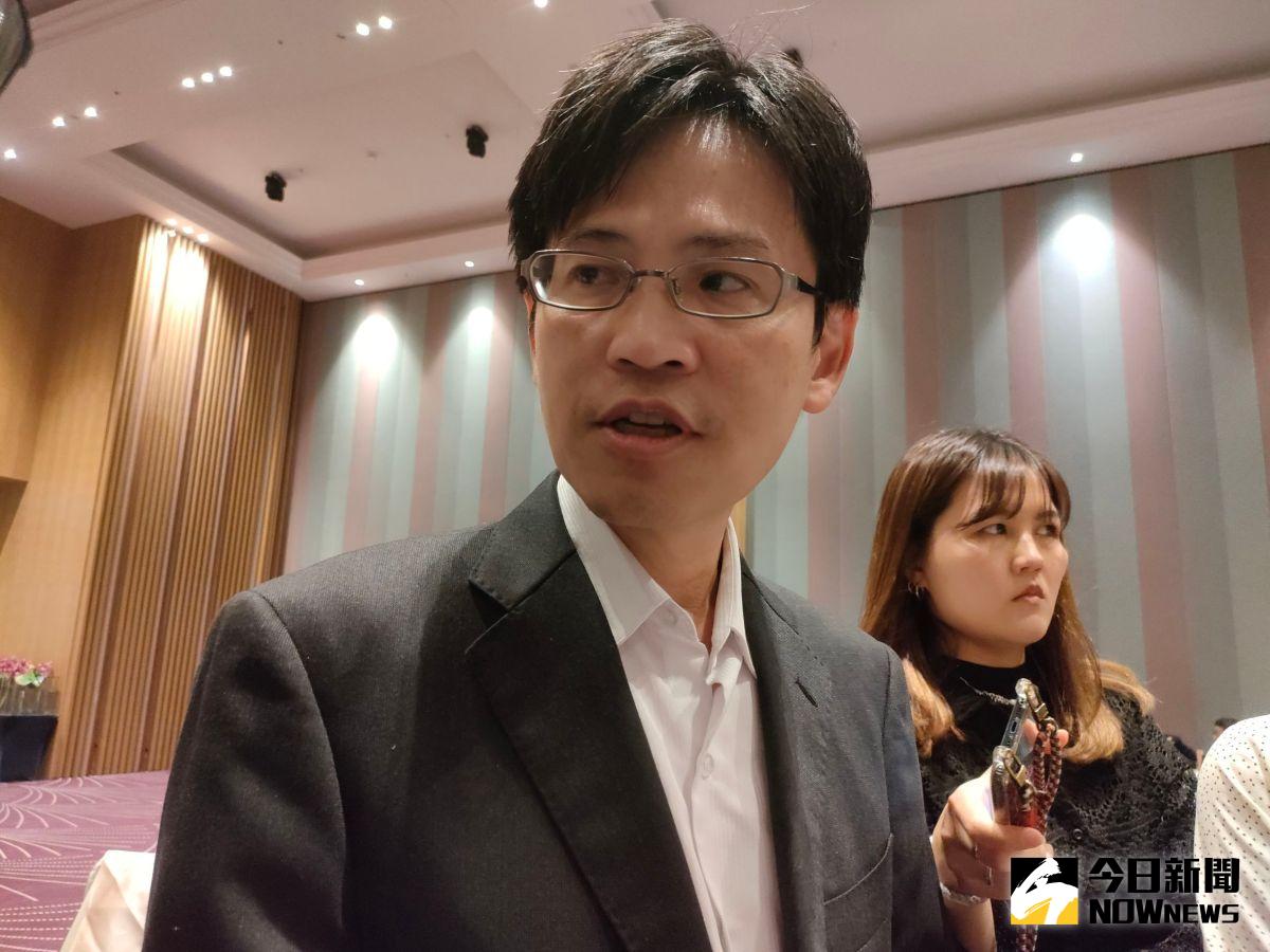 ▲環保署廢管處簡任技正彭成熹接受採訪時解釋，從前端課徵資源循環促進費，可以提升前端再升粒料市場競爭力，有差價可以領取補貼，工程單位就會想要使用。（圖／記者許若茵攝，2023.02.10）