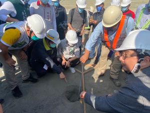 黃偉哲關心亞太棒球中心工程進度開挖檢測品質為工程把關
