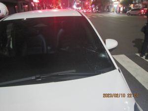 行人闖紅燈穿越車道　遭兩車撞擊送醫不治
