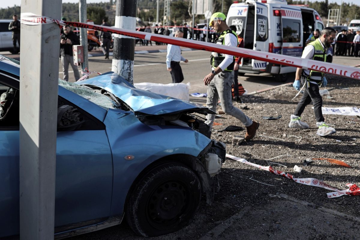 ▲以色列當局指出，在以色列佔據的東耶路撒冷1處巴士站10日發生汽車衝撞攻擊事件，造成2人喪生，其中1人為6歲大兒童。（圖／美聯社／達志影像）