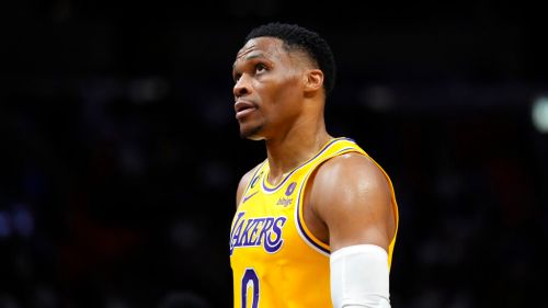 NBA／與紫金軍團的恩怨難忘？威少場邊只拒簽湖人球衣掀熱議
