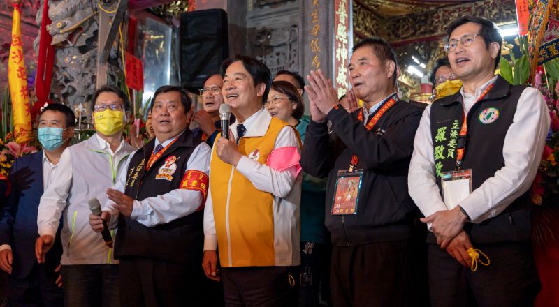 ▲賴清德赴苗栗白沙屯拱天宮，恭迎白沙屯媽祖出巡往北港進香。（圖／總統府提供）