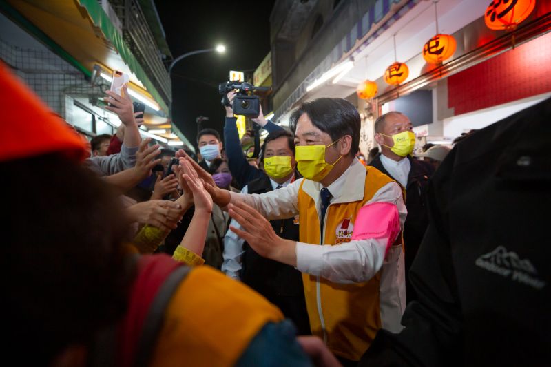 ▲賴清德赴苗栗白沙屯拱天宮，恭迎白沙屯媽祖出巡往北港進香。（圖／總統府提供）