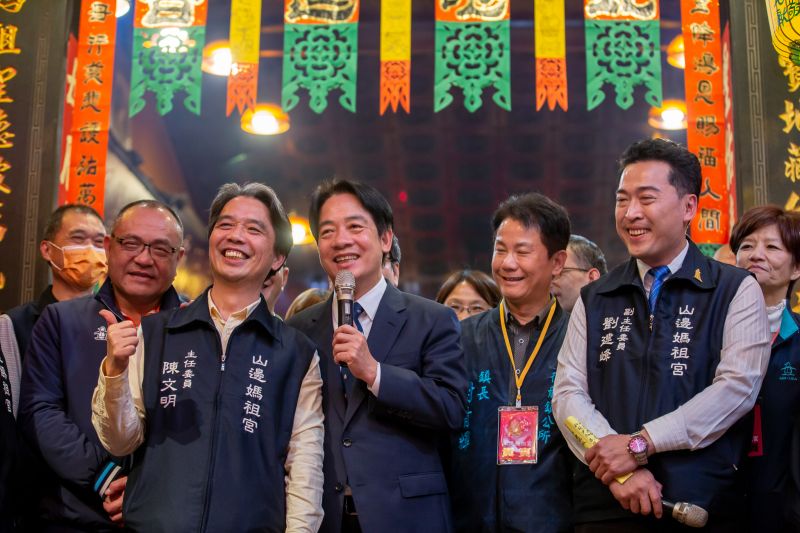 ▲賴清德赴苗栗後龍山邊媽祖宮參拜。（圖／總統府提供）
