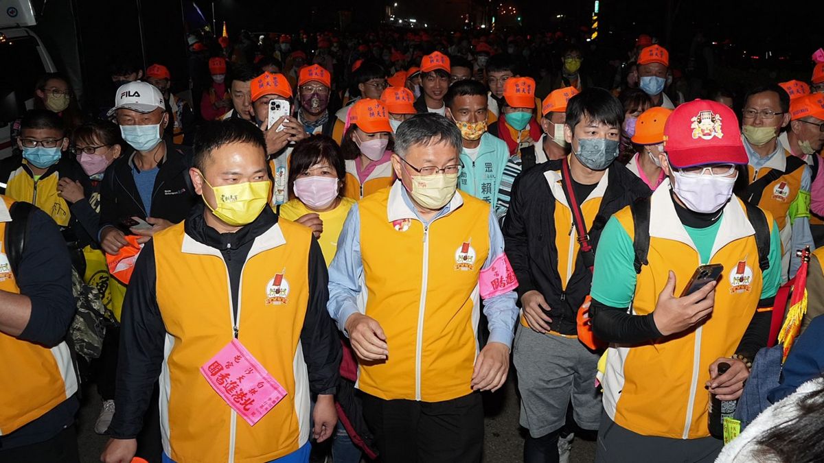 ▲民眾黨主席柯文哲跟隨白沙屯媽祖起駕，並打算一同行走為期9天8夜的進香行程。（圖／民眾黨提供）