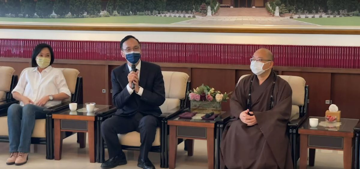 ▲朱立倫今前往佛光山弔唁星雲大師，他表示星雲大師曾開示要有黨無我、無私無我，並強調大師的三好、四給、五和深植人心。（圖／朱立倫辦公室提供）