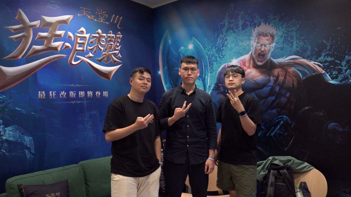 ▲《天堂M》本週與T1職籃聯盟「高雄全家海神」舉辦聯名主題週，以籃球為主題的YouTuber後撤步（左起）、Sky和庫奇也大讚此次聯名相當成功。（圖／記者嚴俊強攝）