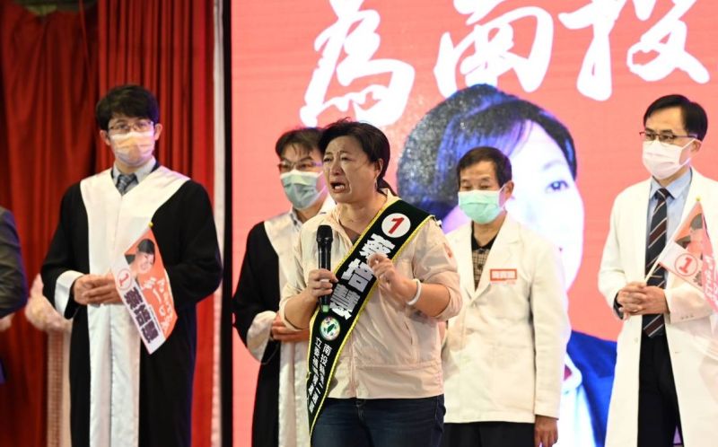 ▲蔡培慧講到對家人與家園的心疼，二度激動落淚。（圖／蔡培慧競辦提供，2023.02.12）
