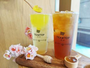 ▲TEA TOP全新飲品「蕎麥茶」35元；「轟蜜蕎麥」北部65元，南部60元，還可搭配免費加料的粉粿。（圖／TEA TOP提供）