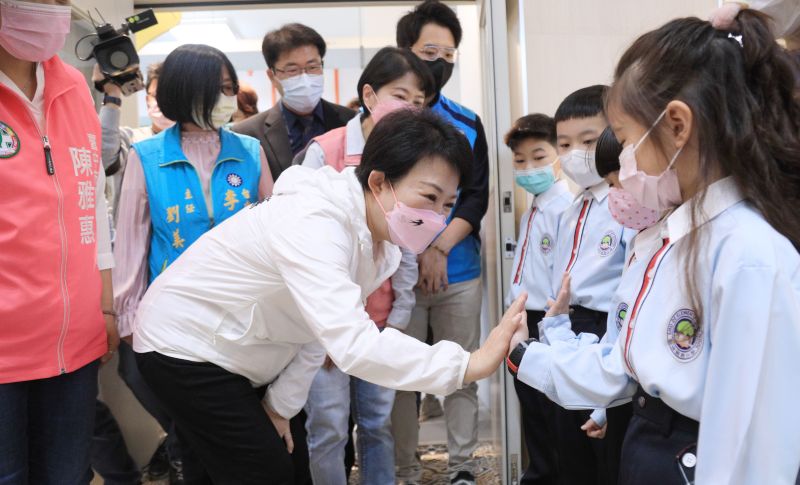 ▲衛福部延後兩星期開放校園脫口罩，盧秀燕表示支持，認為有些孩子年紀小，本應更慎重。 （圖／台中市政府提供，2023.02.13）