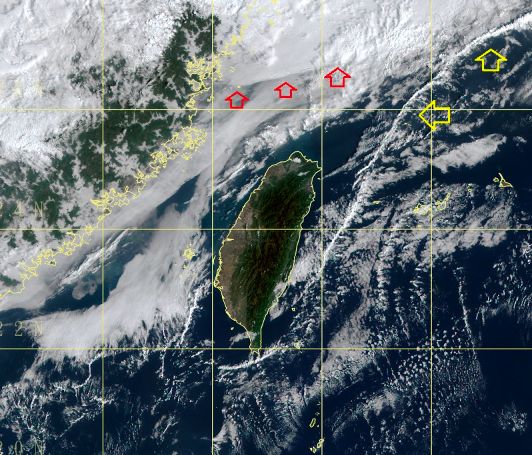 ▲氣象局局長鄭明典在臉書分享最新衛星雲圖照，他表示冷空氣前緣很接近台灣了，天氣即將有所反應。（圖／翻攝鄭明典臉書）