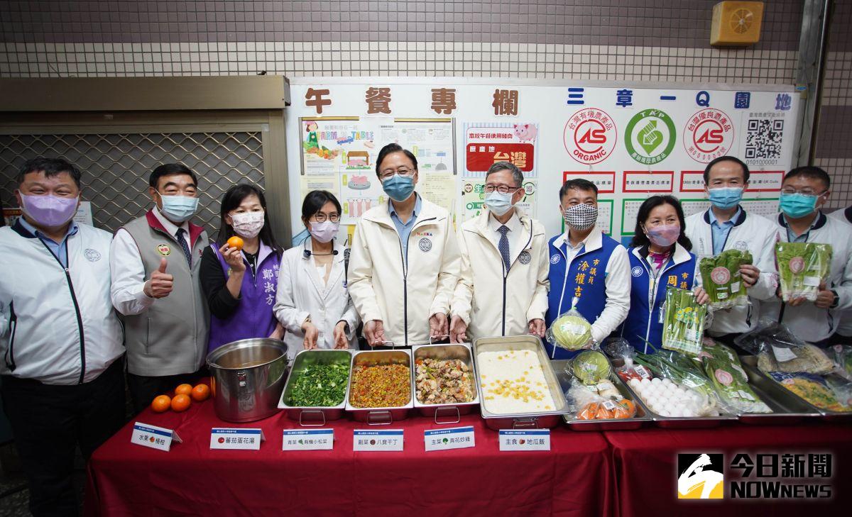 ▲桃園市長張善政選前提出的「國中、小學學生免費午餐」政見，今天下學期開學首日，這項政見落實兌現開始實施。（圖／記者李春台攝，2023.02.13）