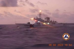 ▲菲律賓指控中國海警船近日在南海挑釁菲國船隻。（圖／美聯社／達志影像）