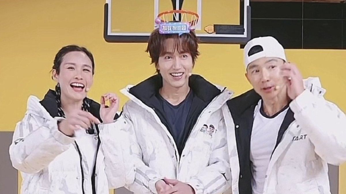 ▲言承旭（中）合體劉畊宏（右）直播健身，罕見露出保養非常好的精壯身材。（圖／翻攝微博）