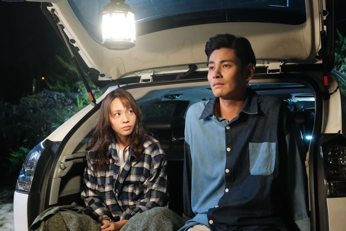 ▲楊子儀（右）為了染髮拒陪爸爸去醫院回診。（圖／華視）