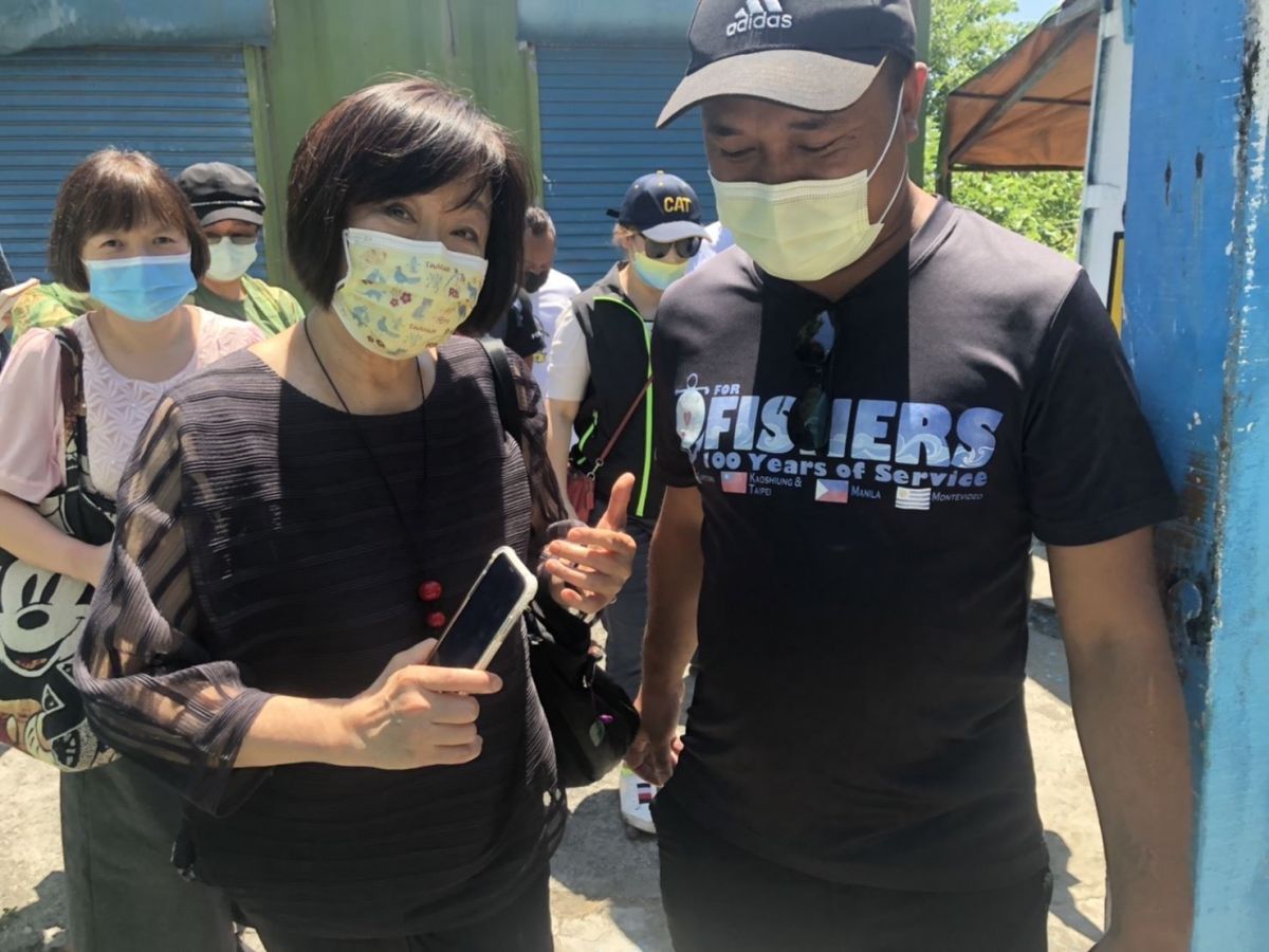 ▲監察委員紀惠容實地勘查外籍漁工的生活環境。（圖／監察院）