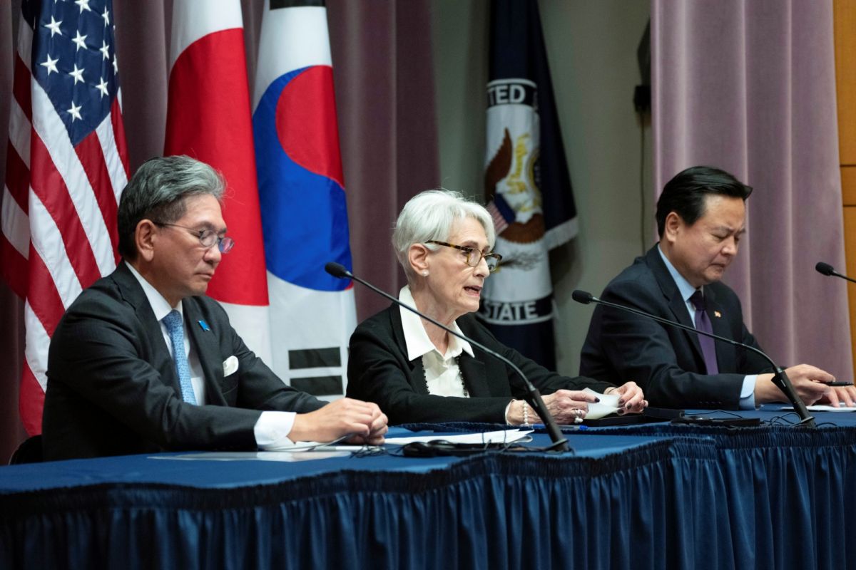 ▲美日韓外交高層13日在華府舉行3邊會議，日本、韓國副外長會後談到美國近日接連擊落飛行物體，皆表達支持美方行動，強調不允許任何國家侵犯他國主權。（圖／美聯社／達志影像）