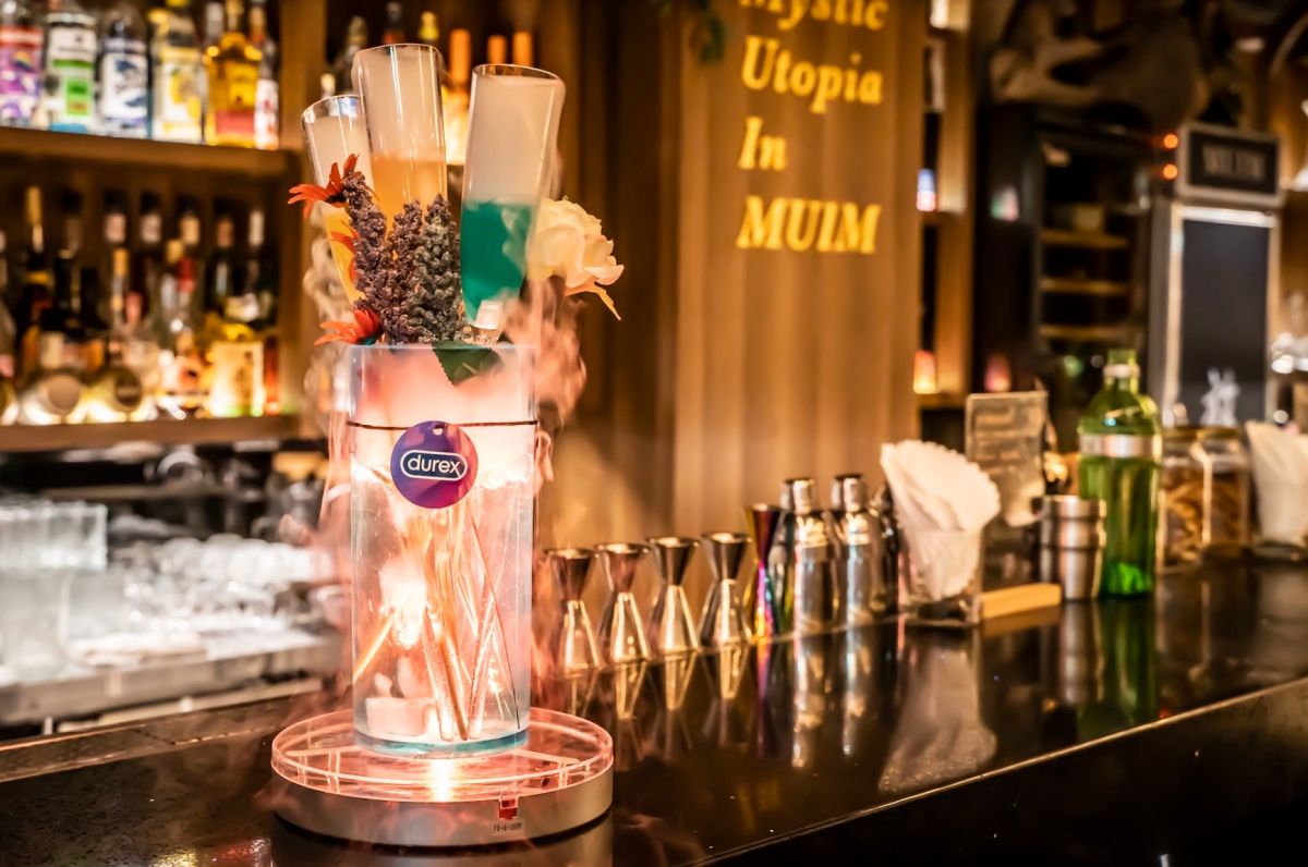 ▲放感情系列餐酒館限定杜蕾斯聯名無酒精特調，與情侶挑戰線上測驗後可兌換。（圖／業者提供）