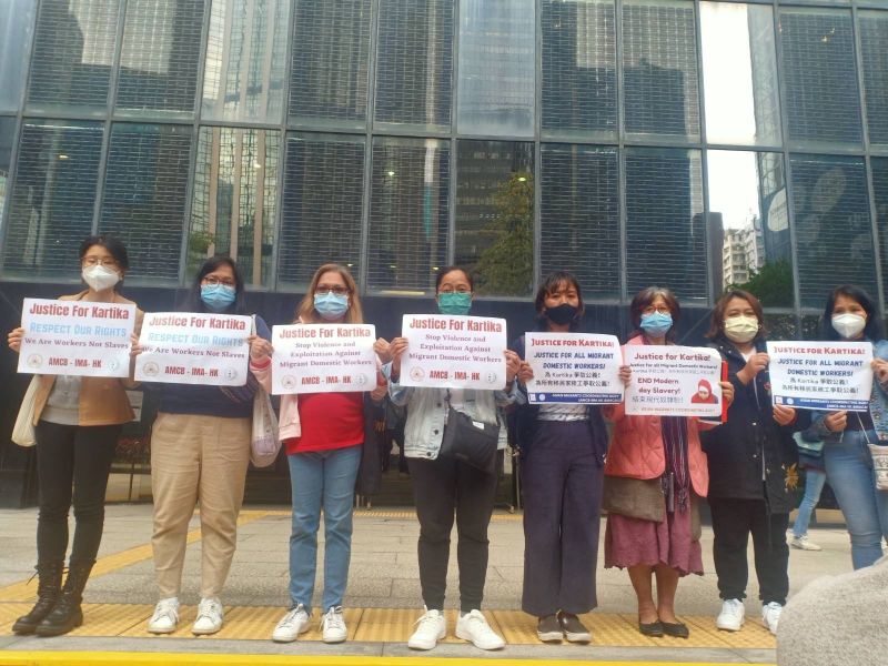 ▲印尼籍女性看護被虐待的案件引起香港社會關注，多個香港的移工組織在2023年2月10日到法庭外抗議。（圖／翻攝自移工組織IMWU臉書專頁）