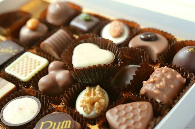 ▲每年2月14日西洋情人節都會有許多愛侶大肆慶祝，會送彼此禮物、巧克力來表示愛慕對方的心意。（示意圖／翻攝自Pixabay）